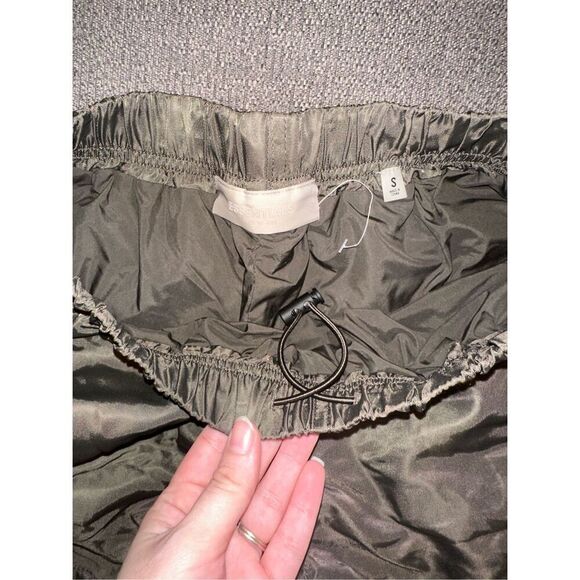 Essentials Fear of God Iron Running Shorts Men’s S Dark Green - Picture 4 of 4